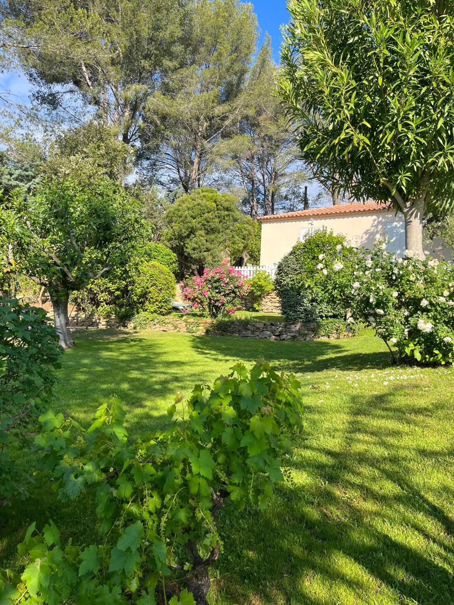 Le Clos Serein Le Beausset Exterior photo